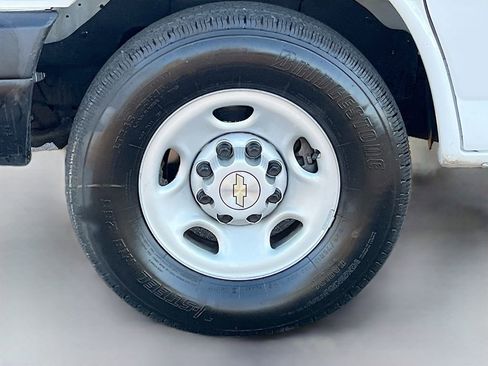 Used 2024 Chevrolet Express 2500 w/ Driver Convenience Package image 27