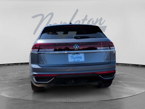 Used 2025 Volkswagen Atlas Cross Sport SE AWD/4WD image 7
