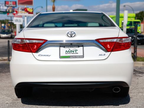 Used 2017 Toyota Camry XLE w/ Moonroof Package image 12
