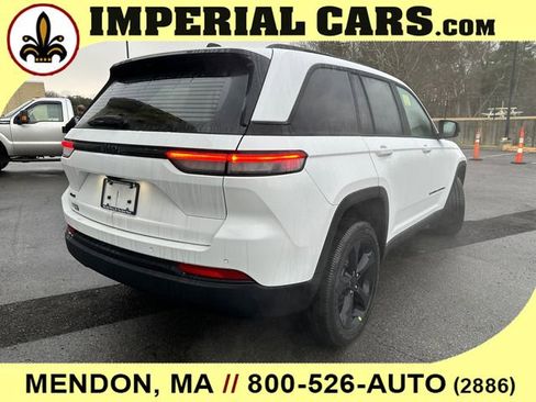 New 2025 Jeep Grand Cherokee Altitude AWD/4WD image 14