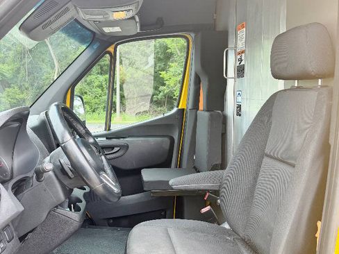 Used 2021 Mercedes-Benz Sprinter 2500 image 10