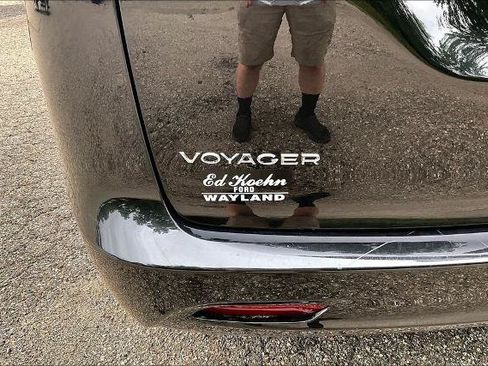 Used 2023 Chrysler Voyager LX FWD image 8