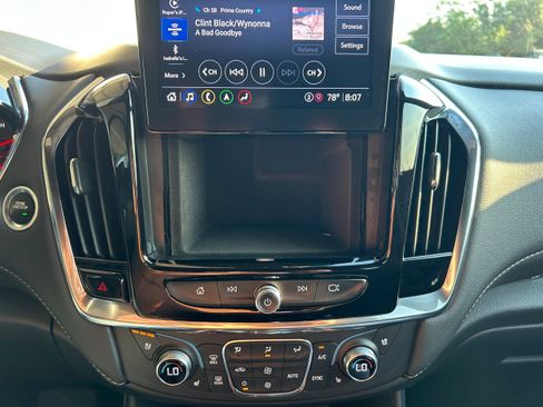 Used 2023 Chevrolet Traverse Premier image 16