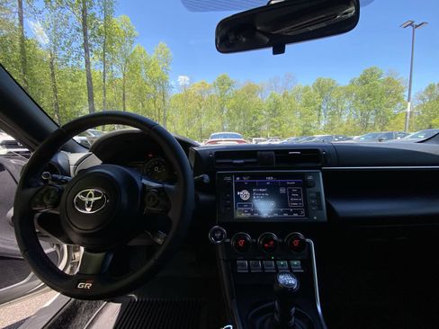 Used 2023 Toyota GR86 RWD image 21