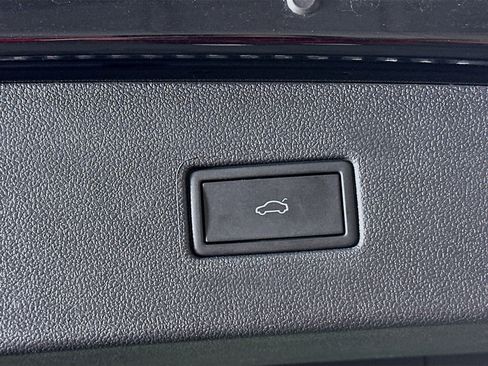 Used 2024 Volkswagen Tiguan Wolfsburg Edition image 28