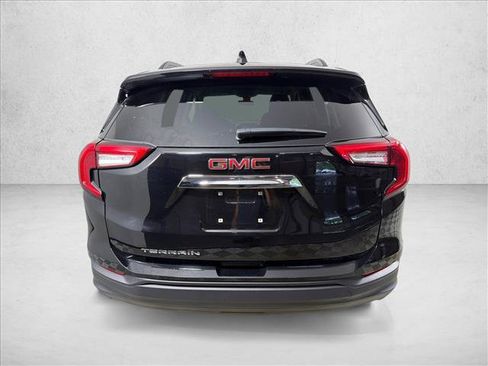 Used 2022 GMC Terrain SLE w/ Driver Convenience Package FWD image 4