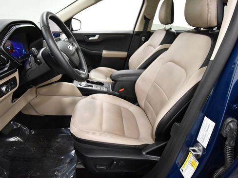 Used 2020 Ford Escape Titanium w/ Titanium Premium Package 2.0 AWD/4WD image 14