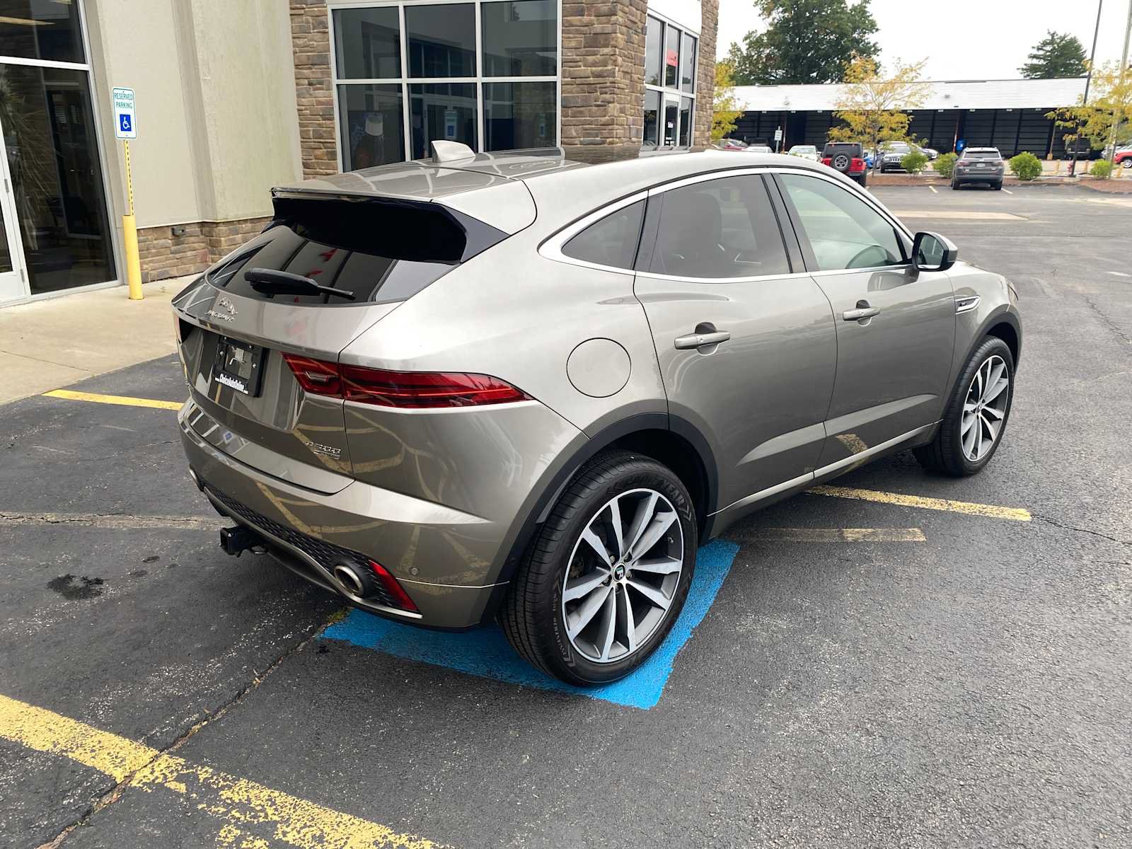 Used 2018 Jaguar E-PACE R-Dynamic SE AWD/4WD image 4