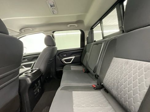 Used 2021 Nissan Titan SV w/ SV Convenience Package image 6