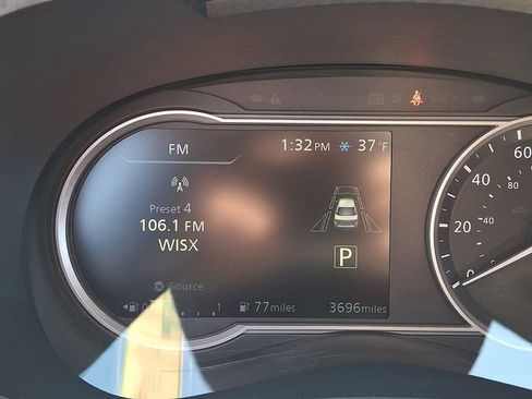 Used 2025 Nissan Versa SV w/ Trunk Package image 18