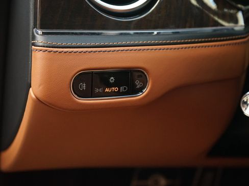 Used 2022 Bentley Flying Spur Plug-In Hybrid AWD/4WD image 31