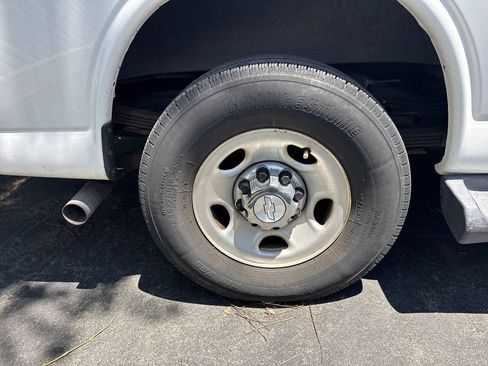 Used 2019 Chevrolet Express 3500 LT w/ LT Preferred Equipment Group RWD image 9