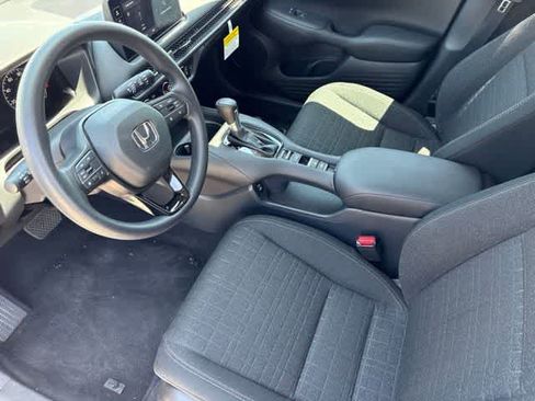 Used 2027 Honda HR-V LX image 9