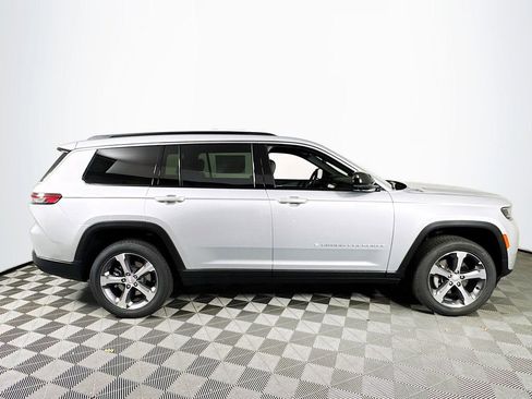 New 2026 Jeep Grand Cherokee L Limited w/ Luxury Tech Group II AWD/4WD image 8