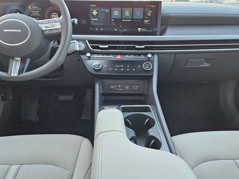 Used 2025 Hyundai Sonata SEL FWD image 10