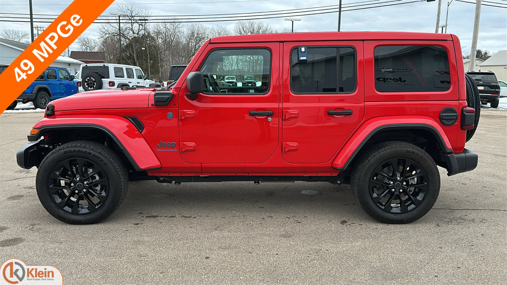 Used 2025 Jeep Wrangler Unlimited Sahara w/ Safety Group AWD/4WD image 4