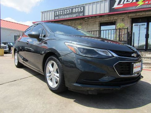 Used 2017 Chevrolet Cruze LT FWD image 6