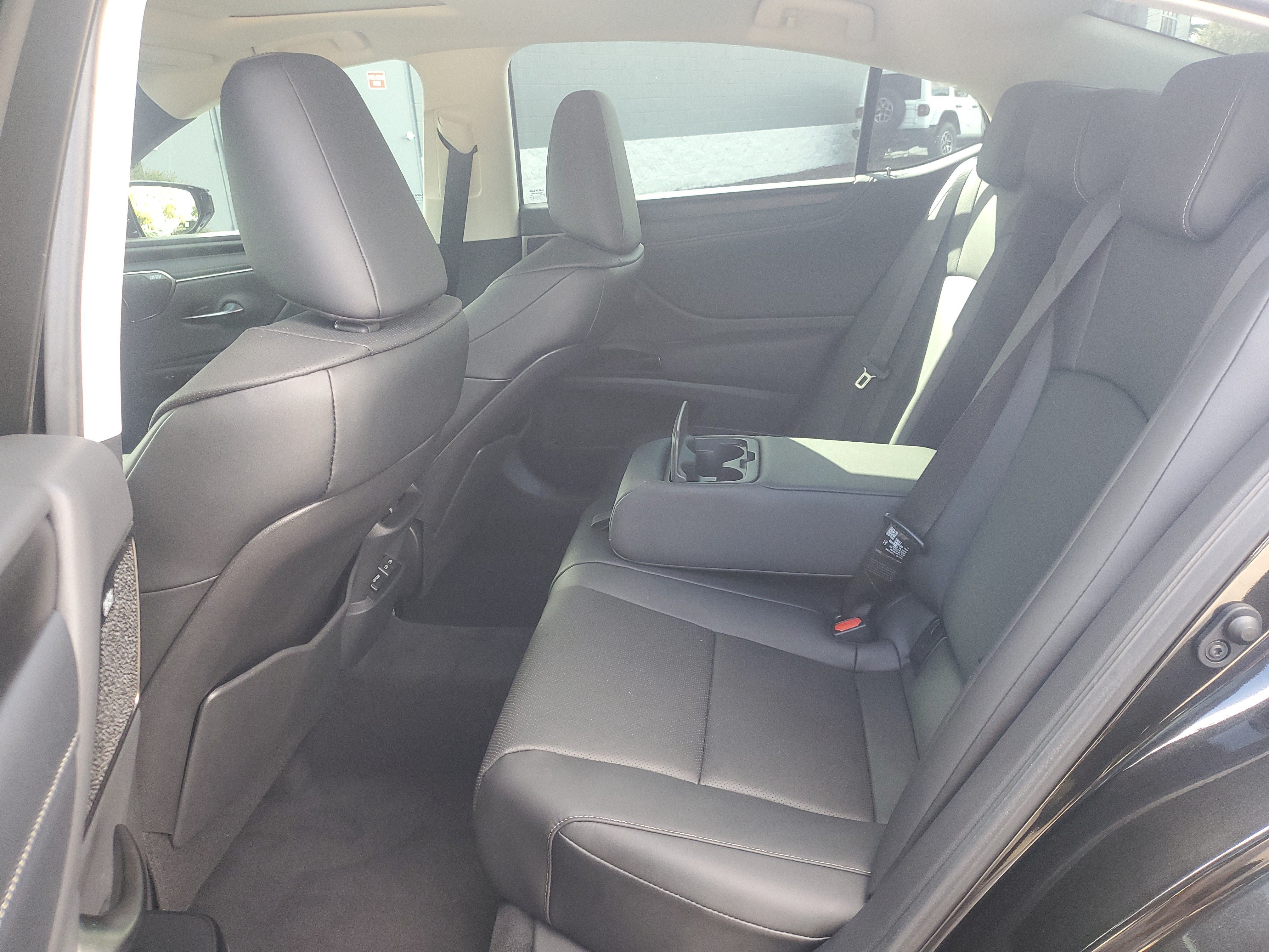 Used 2025 Lexus ES 350 w/ Accessory Package (Z2) FWD image 9