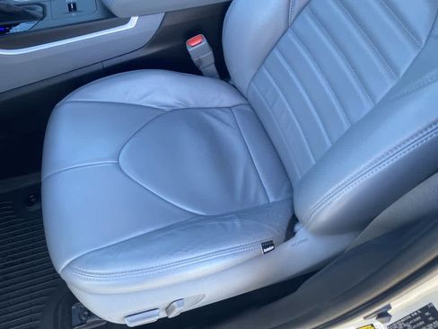 Used 2020 Toyota Highlander LE image 11