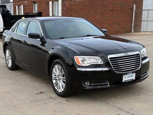 Used 2014 Chrysler 300 AWD w/ Driver Convenience Group image 4