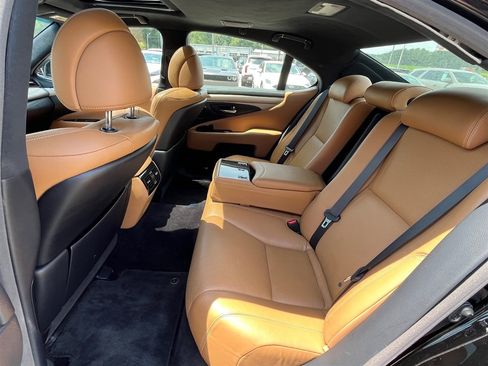 Used 2015 Lexus LS 460 AWD w/ F Sport Package image 5