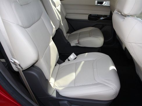 Certified 2021 Ford Explorer Platinum w/ Equipment Group 601A image 25