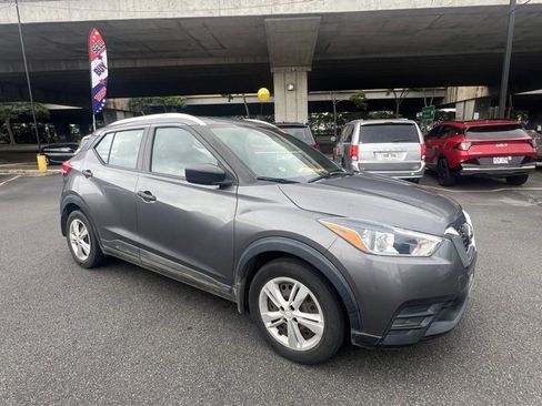 Used 2018 Nissan Kicks S image 1
