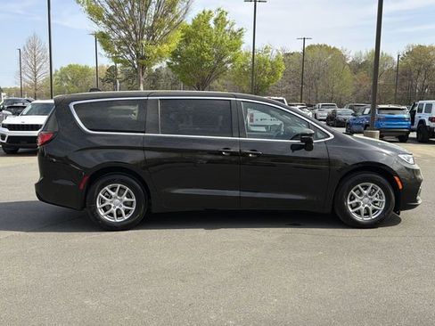 New 2026 Chrysler Pacifica Select image 13