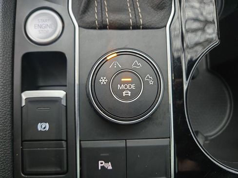 Used 2023 Volkswagen Atlas Cross Sport SE image 25