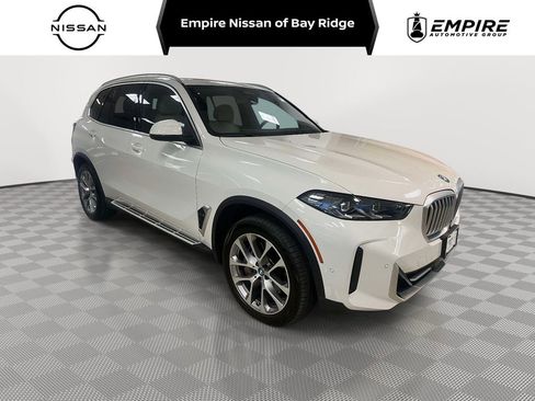 Used 2024 BMW X5 xDrive50e AWD/4WD image 1