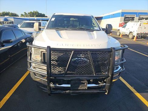 Used 2018 Ford F250 XL w/ Power Equipment Group AWD/4WD image 3