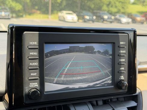 Used 2019 Toyota RAV4 LE w/ Carpet Mat Package AWD/4WD image 4