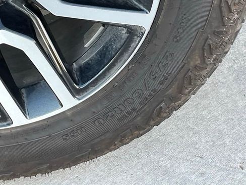 Used 2024 GMC Yukon AT4 image 7