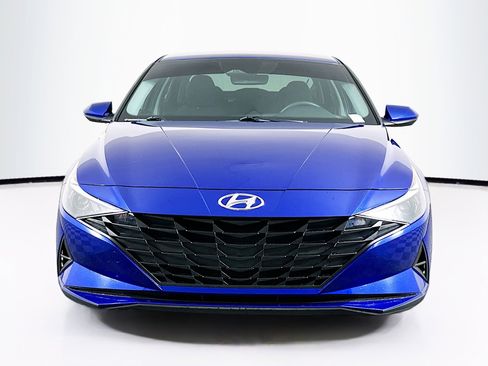 Used 2022 Hyundai Elantra SEL image 2