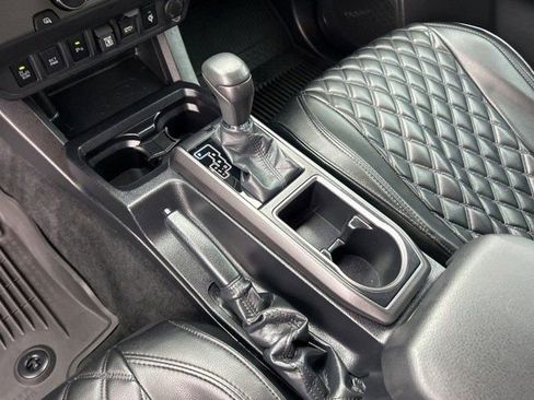 Used 2022 Toyota Tacoma TRD Off-Road w/ Technology Package image 24