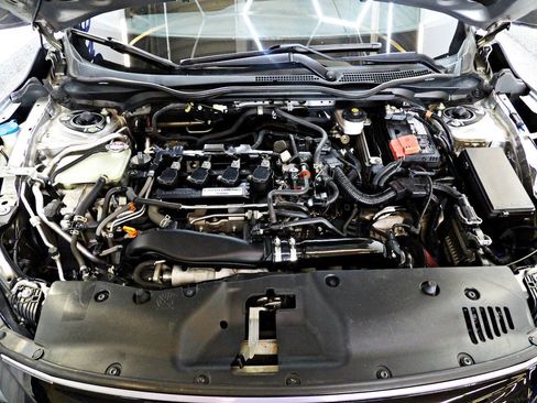 Used 2018 Honda Civic Sport image 4