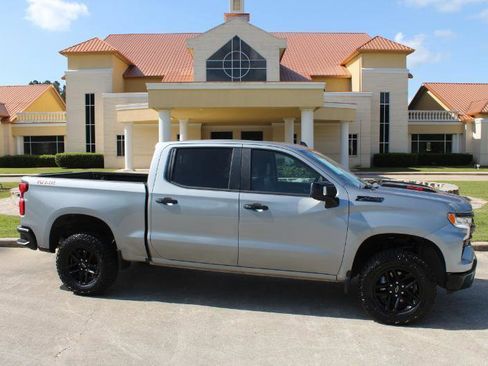 Used 2023 Chevrolet Silverado 1500 LT Trail Boss w/ Convenience Package II AWD/4WD image 2