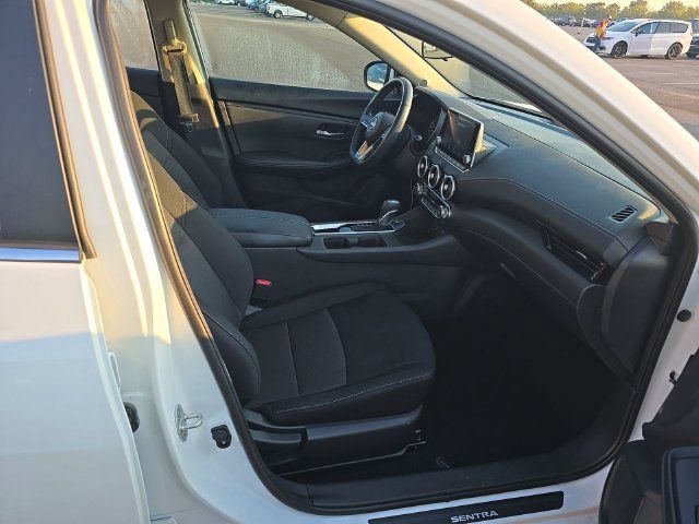 Used 2025 Nissan Sentra SV w/ All-Weather Package FWD image 5