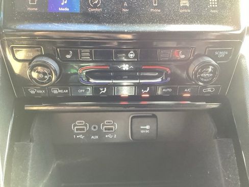 Used 2023 Jeep Grand Cherokee L Limited w/ Black Appearance Package image 24