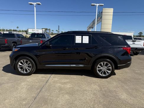 Certified 2022 Ford Explorer XLT w/ Equipment Group 202A image 16