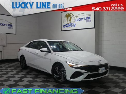Used 2025 Hyundai Elantra Limited FWD image 1
