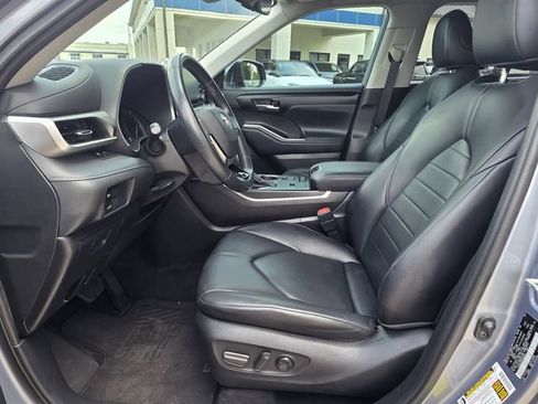 Used 2021 Toyota Highlander XLE FWD image 20