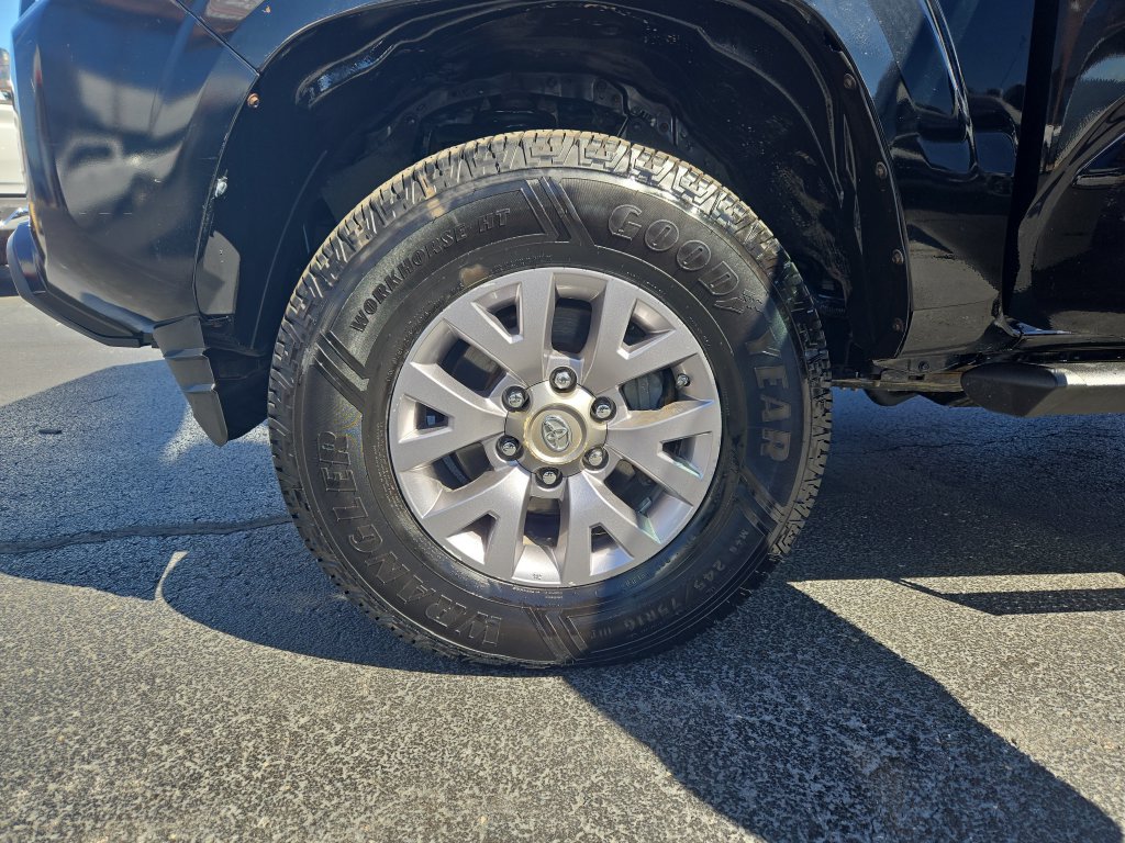 Used 2017 Toyota Tacoma SR w/ Tow Package AWD/4WD image 25