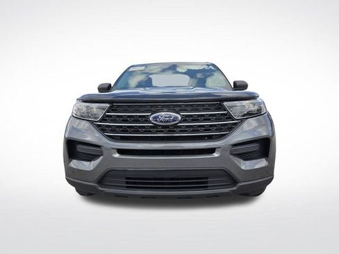 Certified 2024 Ford Explorer XLT RWD image 3