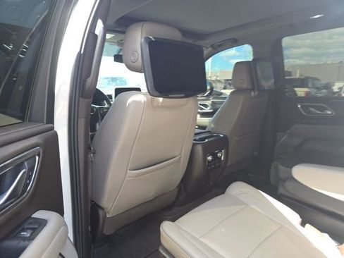 Used 2021 GMC Yukon SLT w/ SLT Premium Package image 9