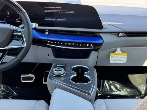 New 2025 Cadillac Optiq Sport 1 w/ LPO, ONYX Package image 27