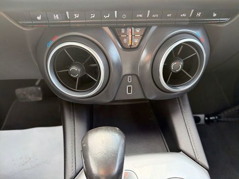 Used 2020 Chevrolet Blazer LT image 26