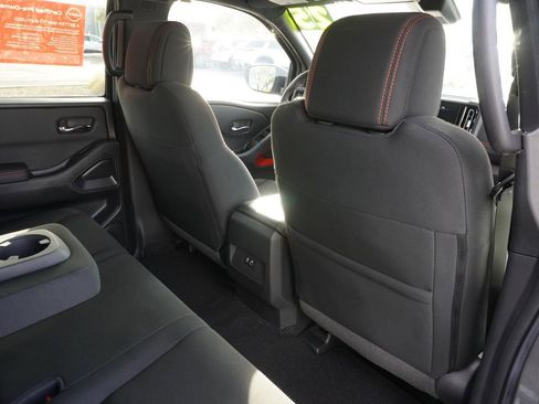 Used 2025 Nissan Frontier Pro-X image 10