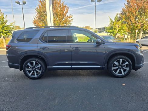 New 2025 Honda Pilot Touring image 6
