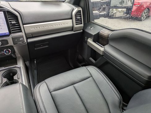 Used 2022 Ford F250 Lariat w/ Black Appearance Package image 20